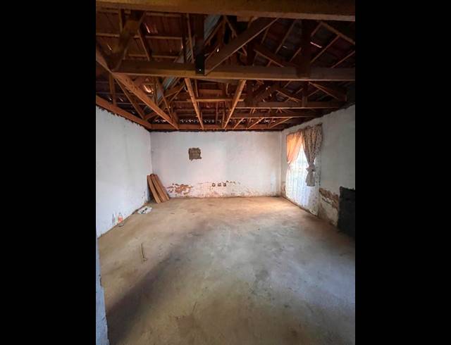 6 BEDROOM HOUSE FOR SALE IN MAHUBE VALLEY